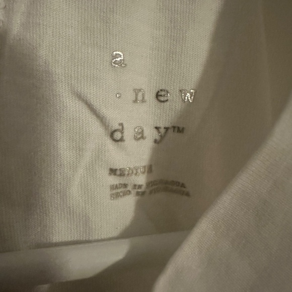 A New Day Women's Extended Short Sleeve T-Shirt Size Medium - Picture 4 of 4